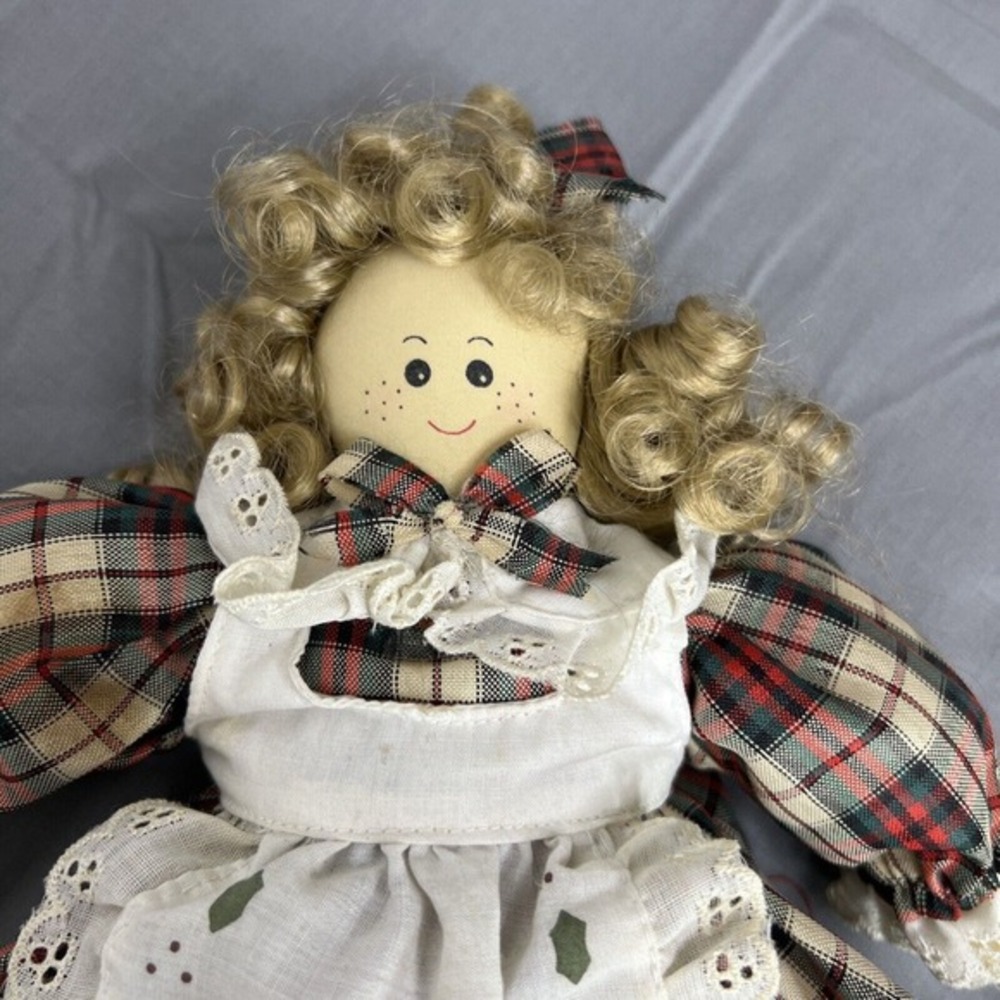 CHRISTMAS HOUSE of LLOYD "HOLLY"‎ DOLL 1997-